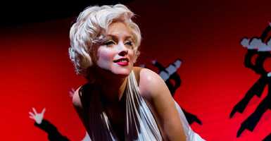 Egy  naptárnak köszönheti sikereit Marilyn Monroe rózsaszín ruhája 